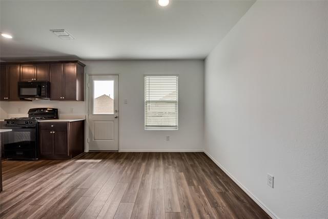 Building Photo - 8445 Fawn Creek Dr