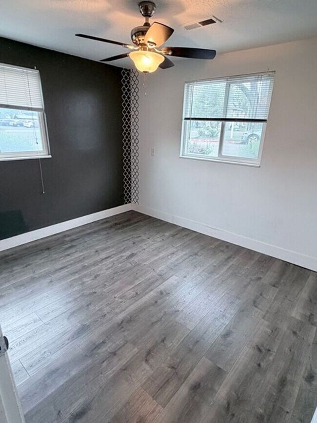 Building Photo - East Millcreek 2 bed 1 bath Condo