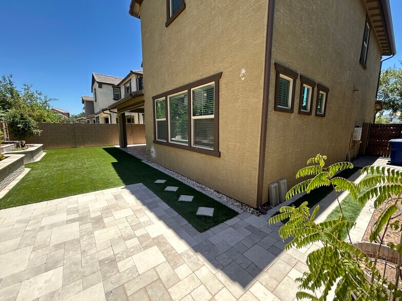 Building Photo - 1146 E Weatherby Way