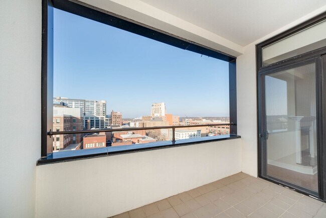 Building Photo - Enjoy The View