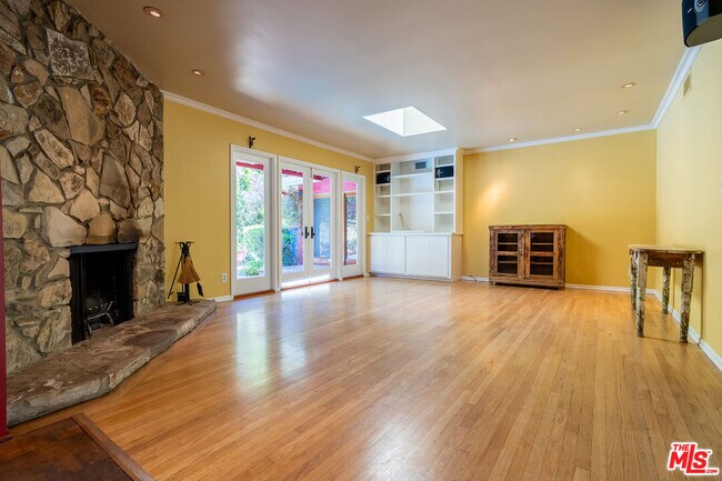 Building Photo - 2524 Laurel Pass Ave