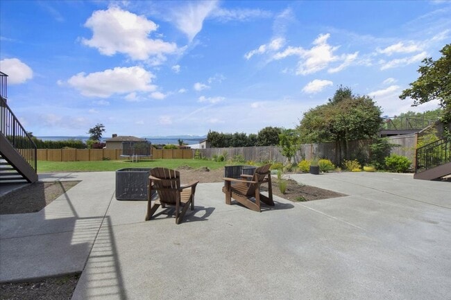 Building Photo - 4Bd/3.25Ba Shoreline House
