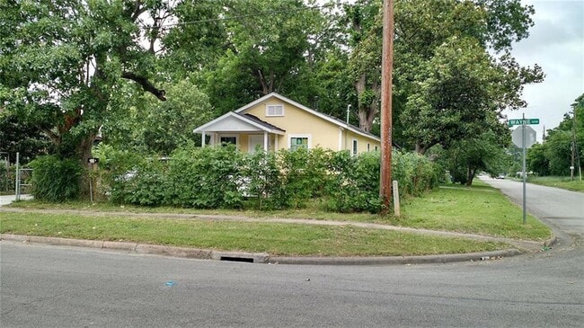Building Photo - 5002 Wayne St