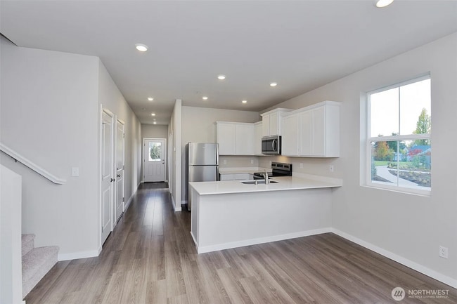 Building Photo - Spacious 4-Bedroom, 3-Bath Home in Tacoma
