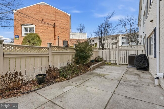 Building Photo - 1603 N Van Dorn St