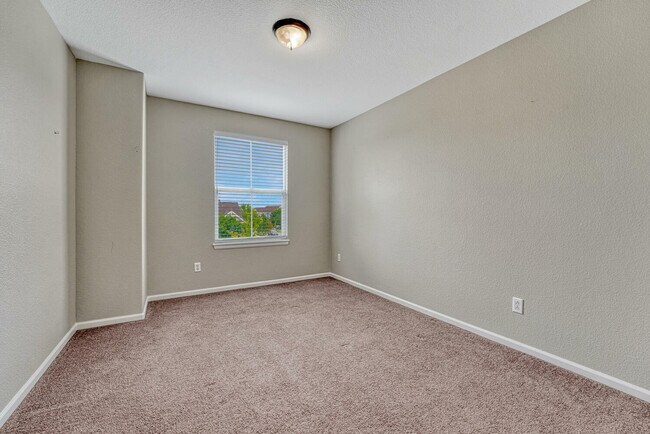 Building Photo - 5643 S Biloxi Way
