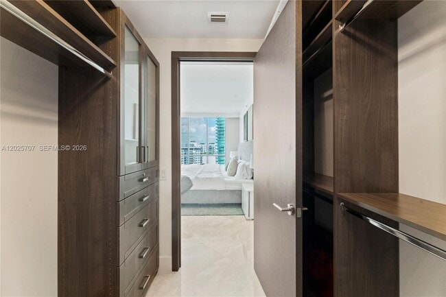 Building Photo - 5959 Collins Ave