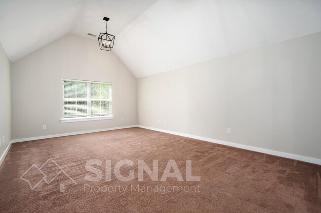 Building Photo - 215 Creek Run Way