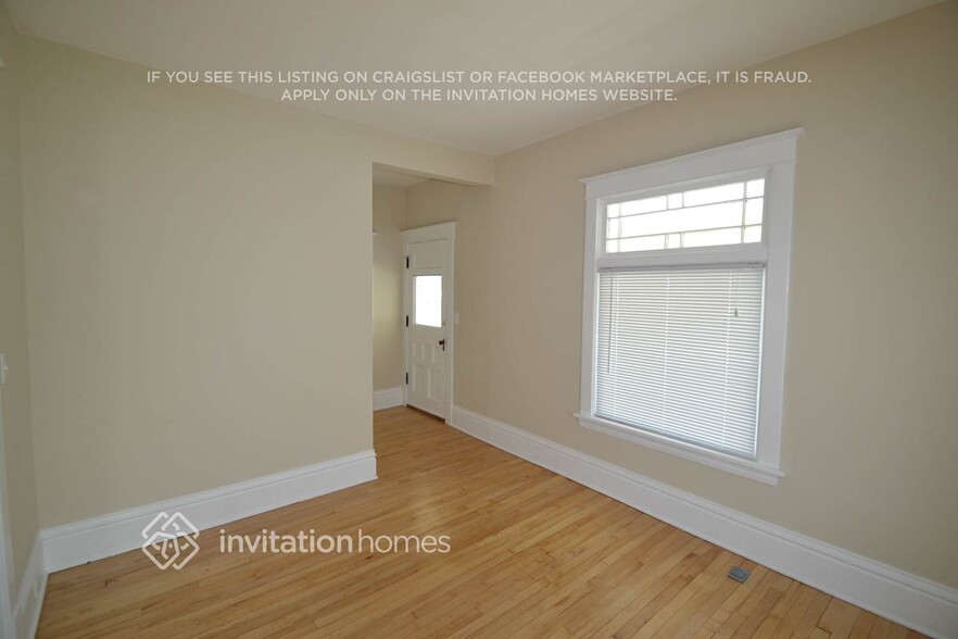 Building Photo - 3962 Van Buren St NE