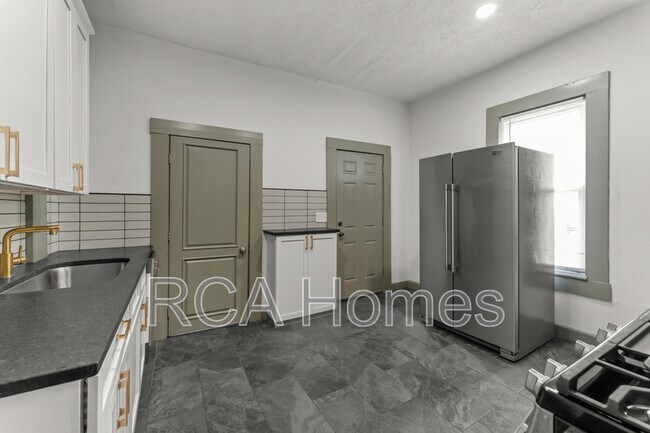 Building Photo - 69 N Whittier Pl