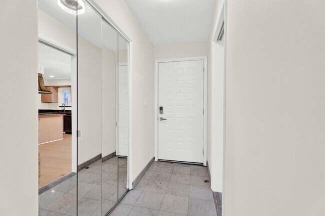 Building Photo - 3BD | 3BTH - NEWLY RENOVATED - ON SYLVAN LAKE