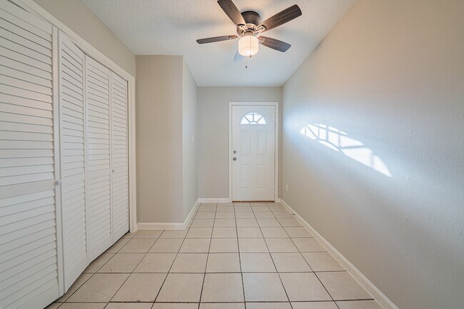 Building Photo - 8124 Beech Cove Ln