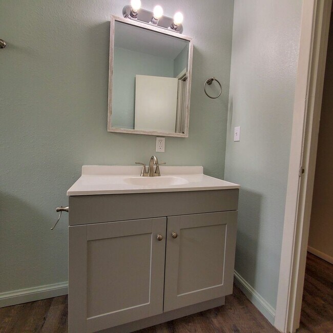 Building Photo - 1117 E Parker St