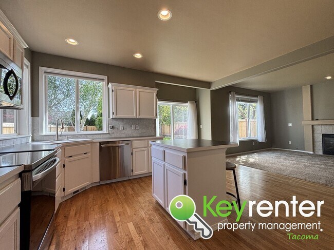 Building Photo - Elegant Browns Point Living with Backyard ...