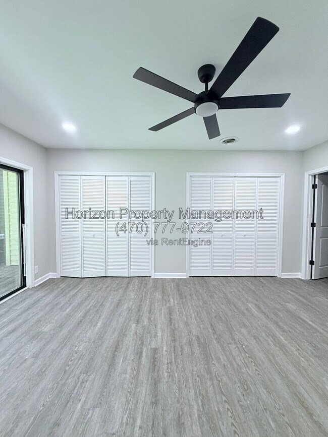 Building Photo - 4030 Hidden Hollow Dr