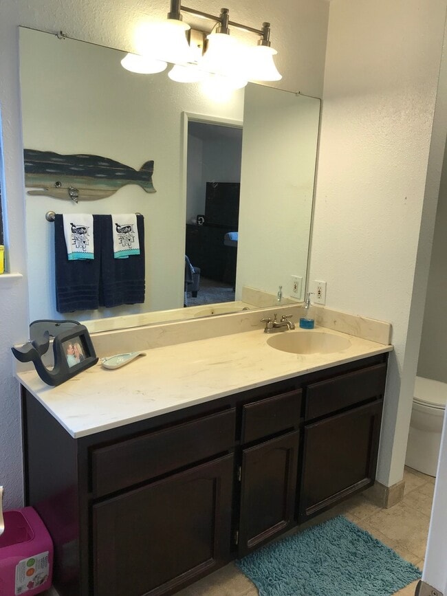 Building Photo - Upscale condo located in gated Community!