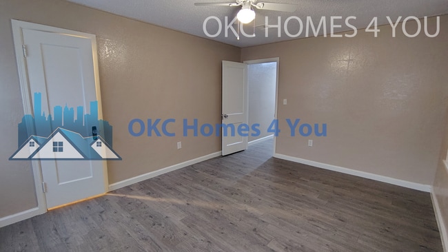 Building Photo - Move In Special!  3 Bedroom, 1 Block South...