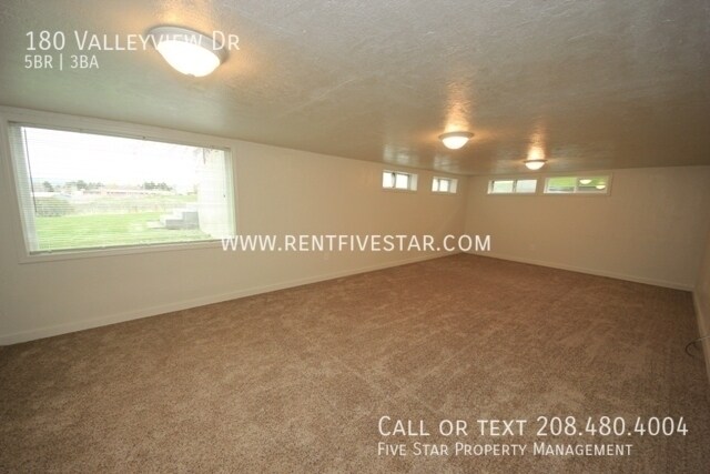 Building Photo - 180 Valleyview Dr
