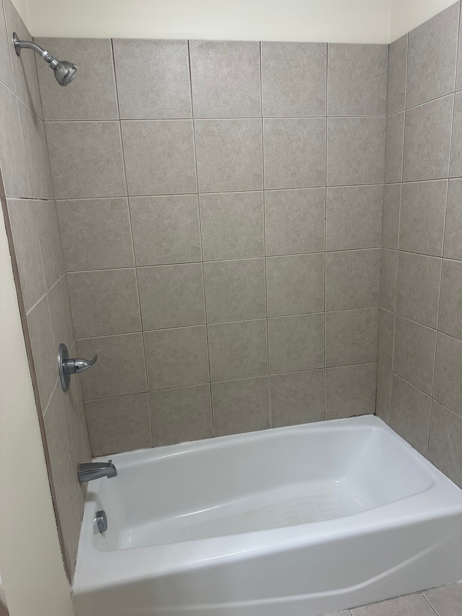 Building Photo - 2407 Oxford Dr SE