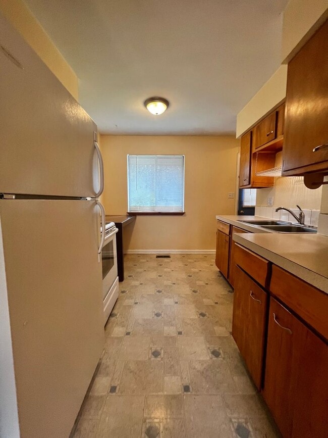 Building Photo - 2-Bedroom 1-Bathroom Duplex in West Fort Collins