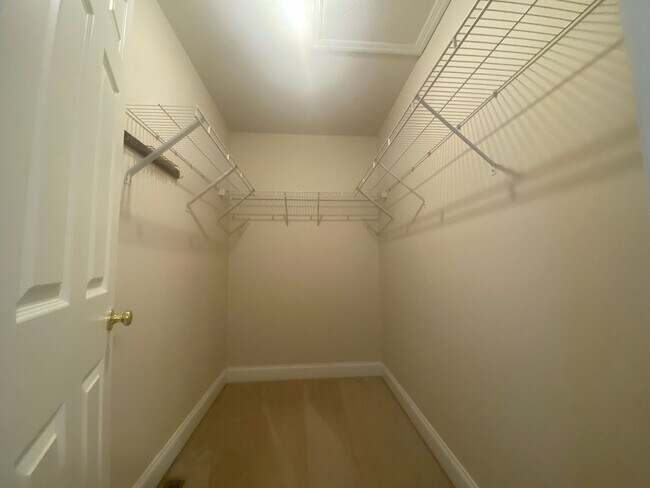 Building Photo - 2 Bedroom Ashton Estates Townhouse- Availa...