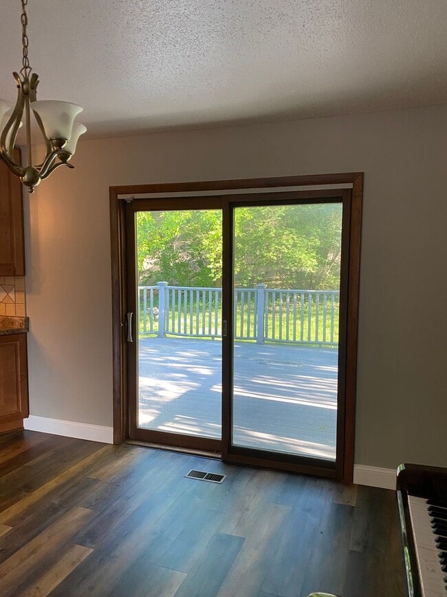 Building Photo - West side location 4br 2.5bth Finished Basement 2crg