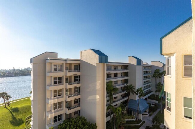 Building Photo - 7882 Sailboat Key Blvd S