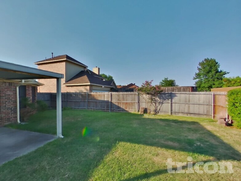 Building Photo - 1624 Bent Brook Dr