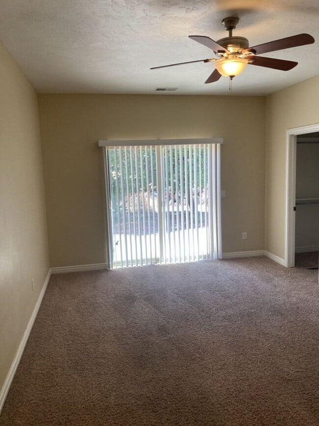 Building Photo - 3 Bed - 2 Bath, 1 Car Garage Single Level ...