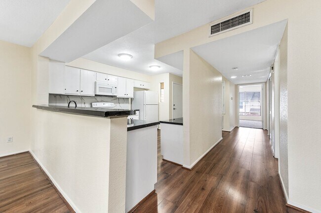 Building Photo - 14515 Wunderlich Dr