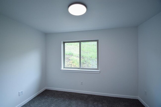 Building Photo - New South Hills Duplex Stunner!