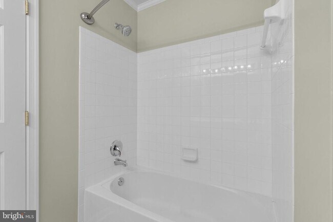 Building Photo - 6381 Stockbridge Overlook Ct