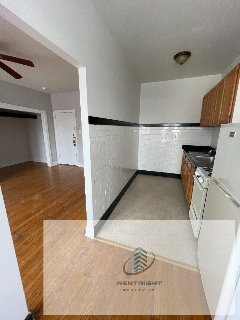 Building Photo - 4354 N Elston Ave