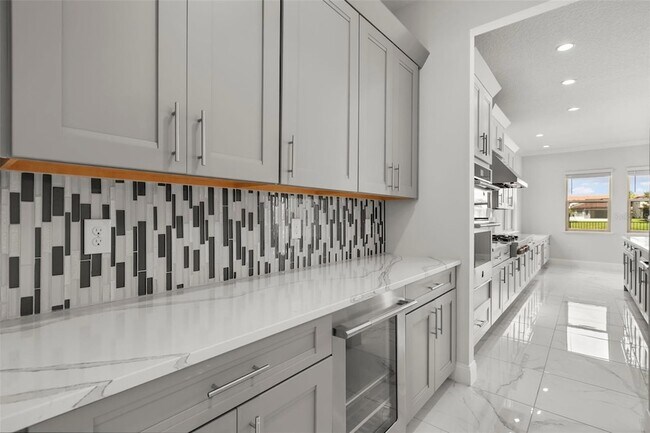 Building Photo - 10511 Royal Cypress Way