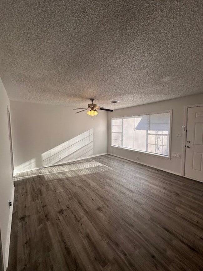 Building Photo - Spacious Baylor University Home