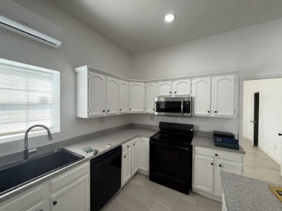 Building Photo - 314 7th Ave NE