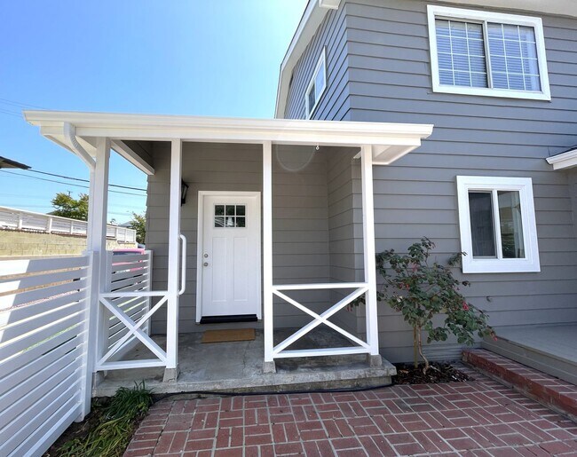Building Photo - Charming updated 3-bedroom home with a/c near Victor Park