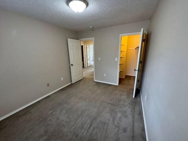 Building Photo - GREAT HOME IN CASCADE PARK. 3 bedrooms, 2 ...