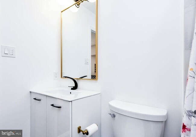 Building Photo - 1386 Bryant St NE