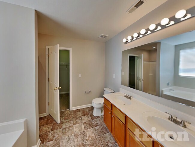 Building Photo - 142 Jacobs Woods Cir