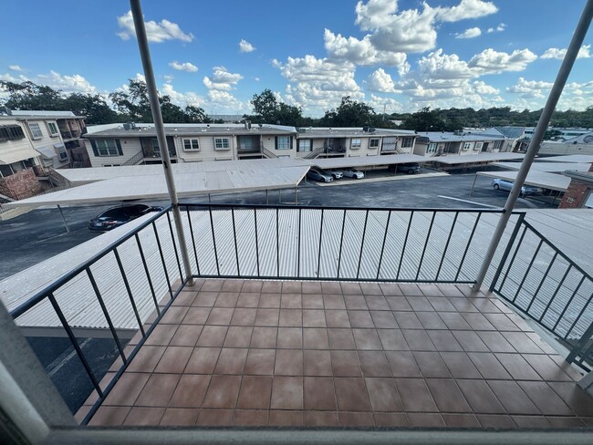 Building Photo - GREAT SPACIOUS CONDO | GATED | MEDICAL CEN...