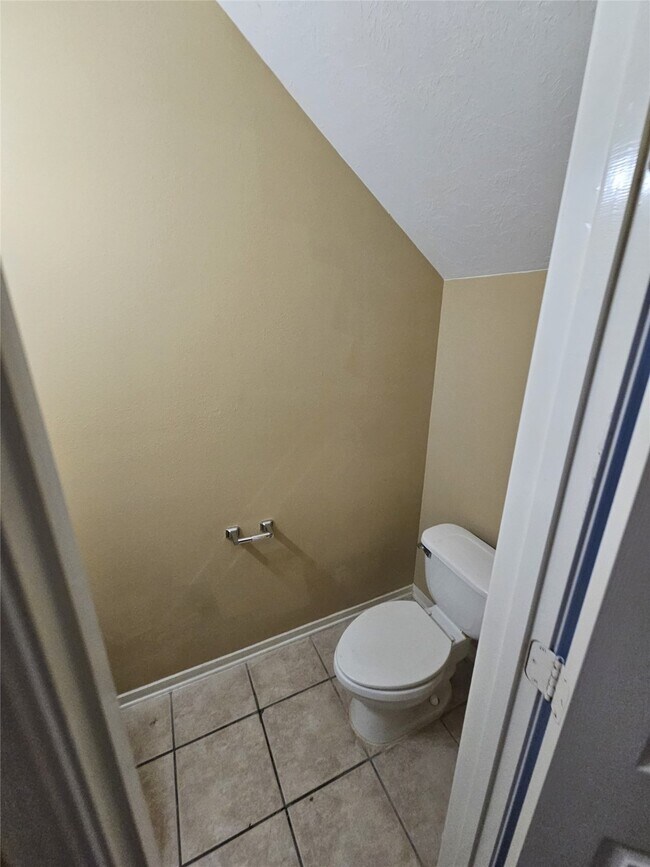 Building Photo - 12111 N Brenton Knoll Dr