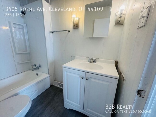 Building Photo - 3405 Roehl Ave