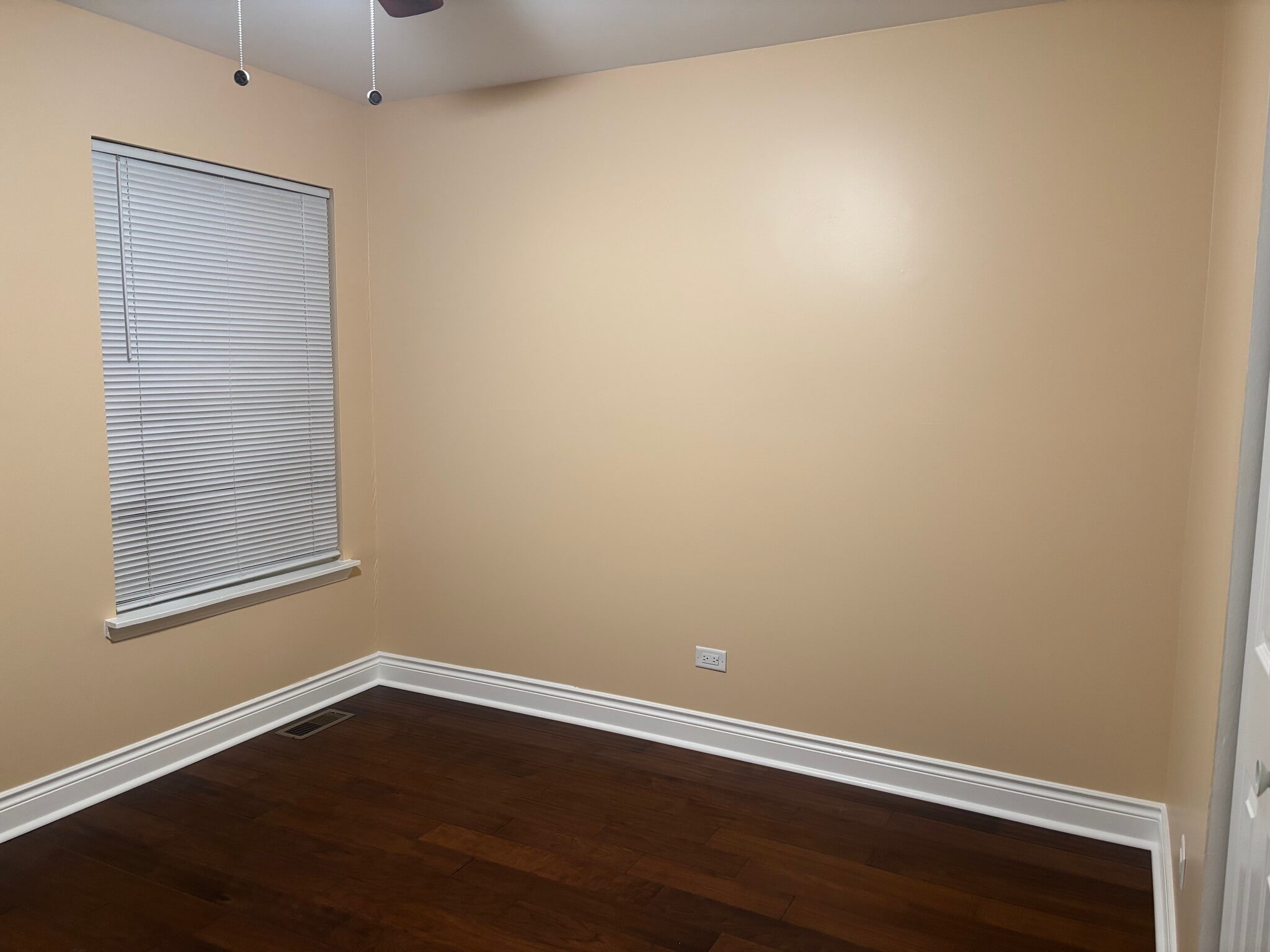 Building Photo - 1741 W 18th Pl