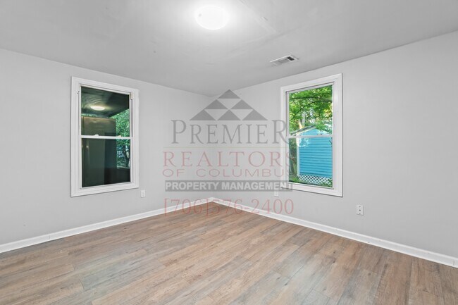 Building Photo - 615 32nd St