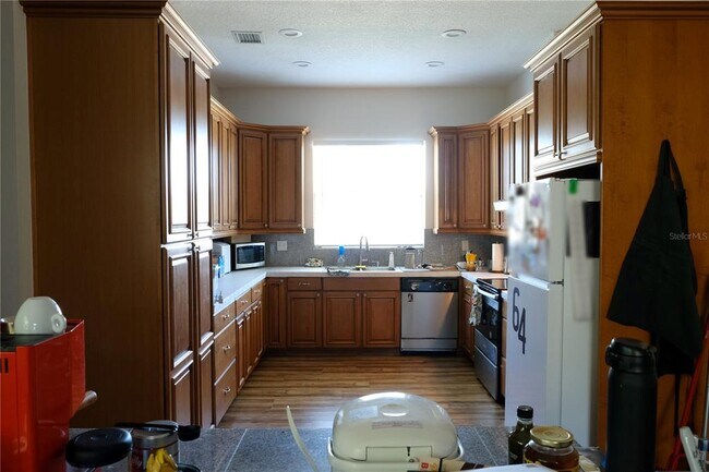 Building Photo - 919 Canton St