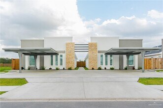 Building Photo - 18 Rafael Dr