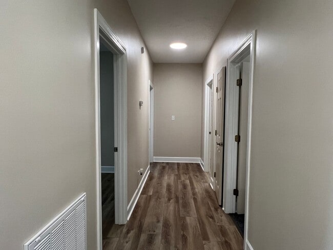 Building Photo - Stunning One Level Home located in central Johnson City!  