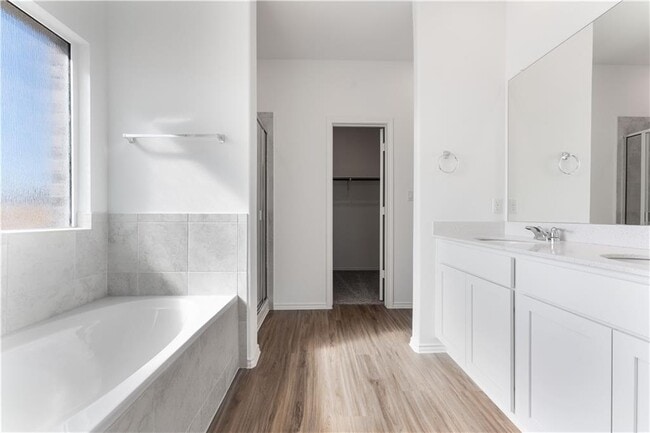 Building Photo - 924 Bluewood Bend