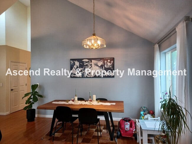 Building Photo - Woodhaven Sherwood Magical One Level Home Available January 1 Small Pet w/Pet Rent